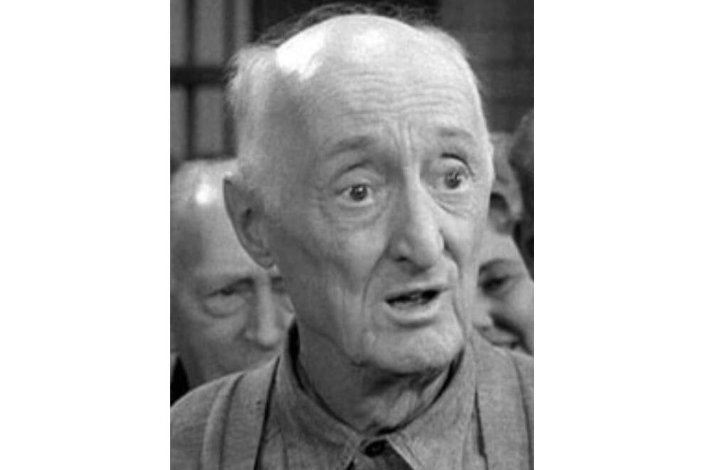 布特·穆斯汀(Burt Mustin)