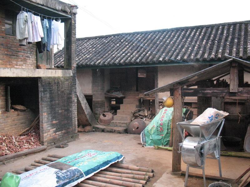 小荒田自然村(雲南省鳳慶縣雪山鎮下轄村)