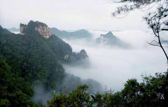 施秉雲台山