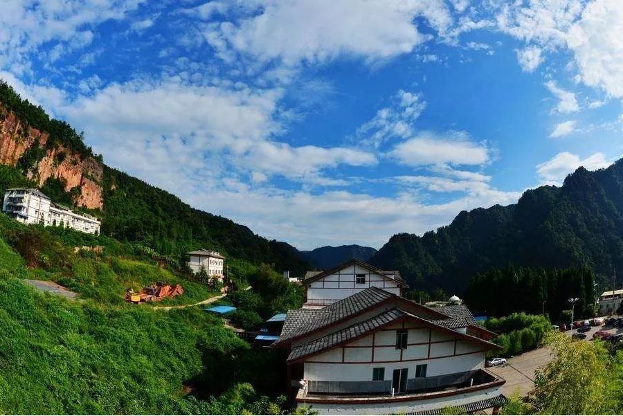 黑石山-滾子坪風景名勝區