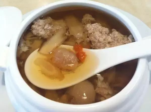 杏仁蜜棗瘦肉煲