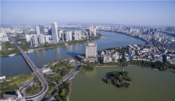 惠州大橋建築與江湖景觀相交融