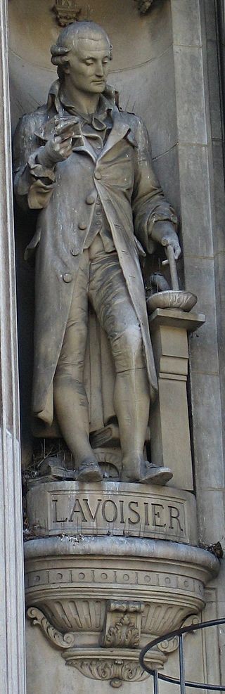 巴黎市政廳的拉瓦錫塑像
