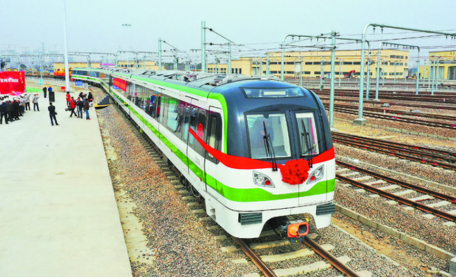 首列車運抵磨店車輛段