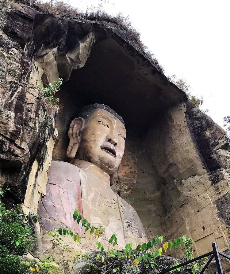 半月山摩崖造像