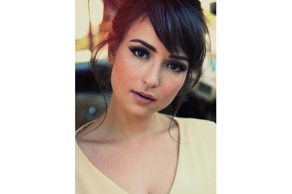 Milana Vayntrub