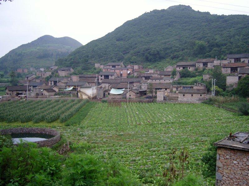 白石岩村(雲南西山區團結鎮下轄村)