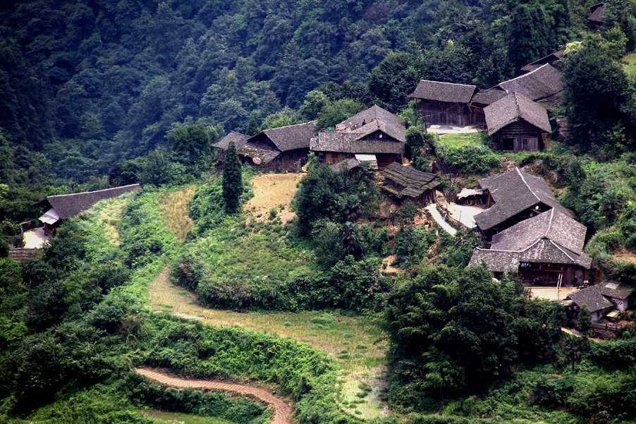 漸山村