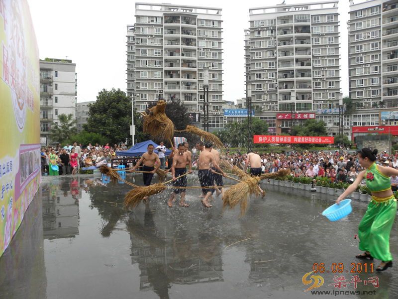 禮讓草把龍