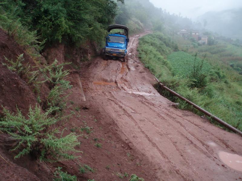 雲南省雲龍縣長新鄉豐華村進村公路