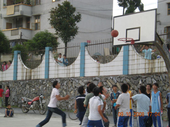 沙坪中學(長沙市開福區撈刀河鎮沙坪街的一所中學)