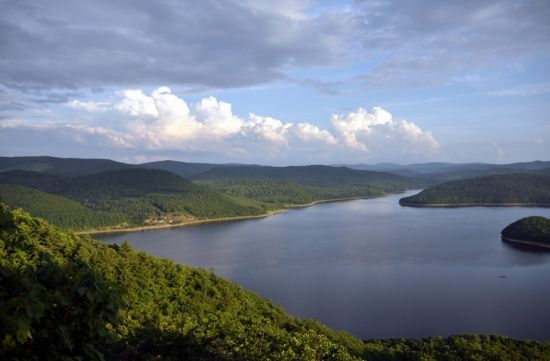 六峰湖