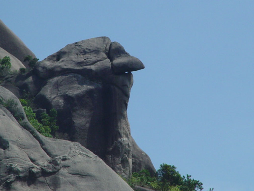 龍坪山鷹嘴岩