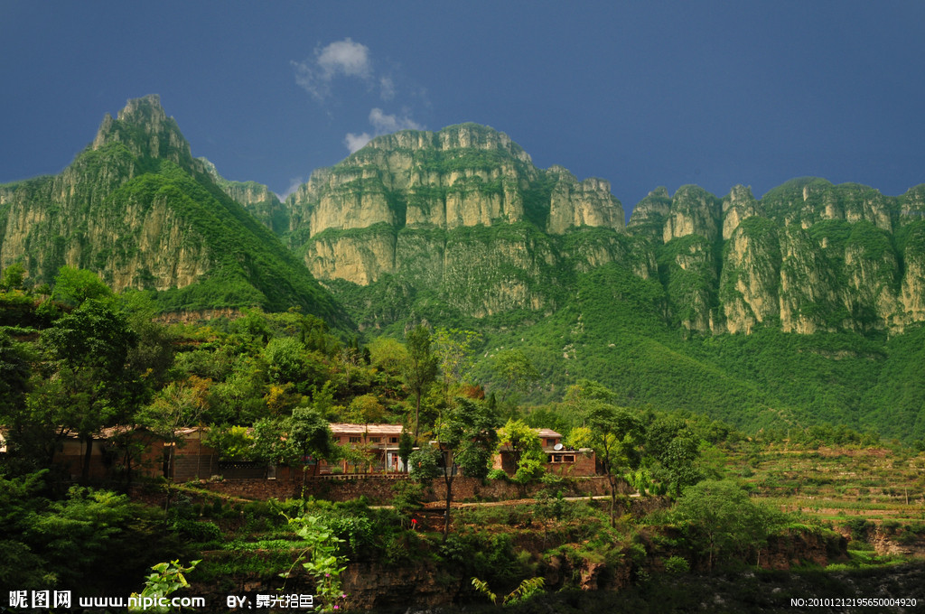 向陽村(雲南省玉龍納西族自治縣龍蟠鄉向陽村)