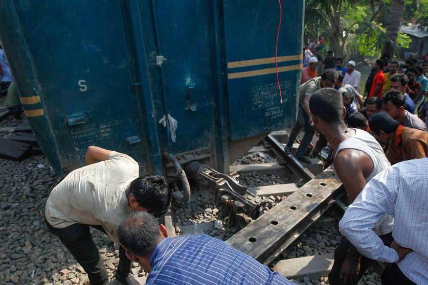 4·15孟加拉國火車脫軌事故