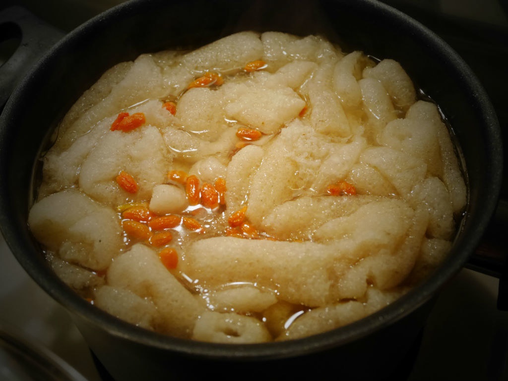 養生竹蓀烏骨雞湯