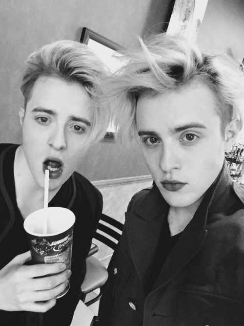 歌手Jedward