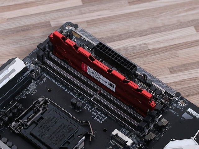 瑞勢天狼 8GB DDR4 2400