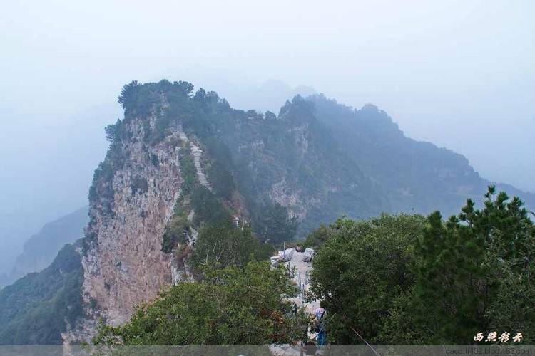 龍首山岩群