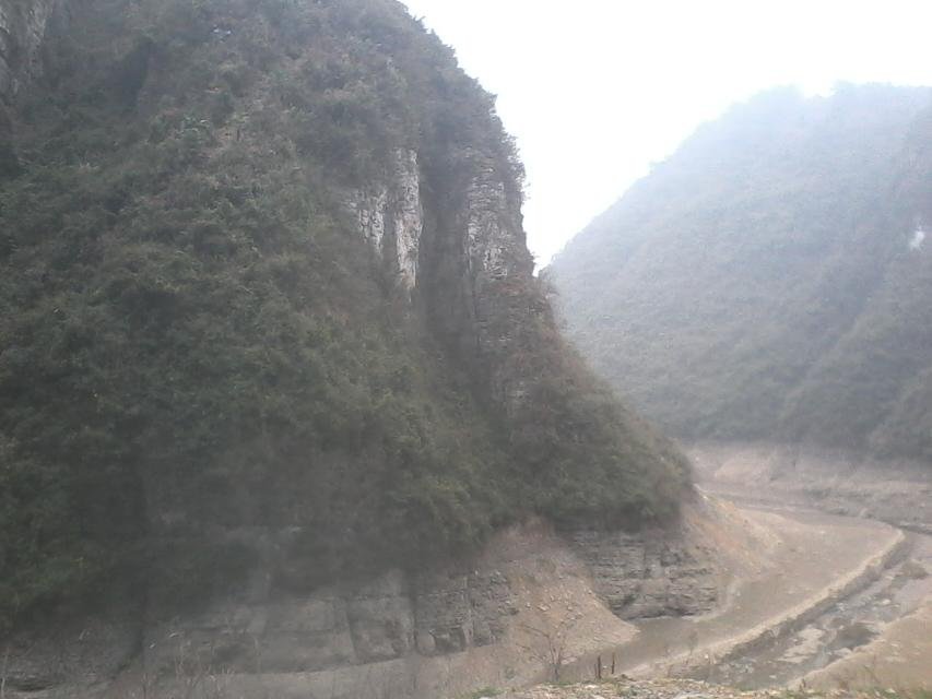 兩叉河古鎮河域懸岩