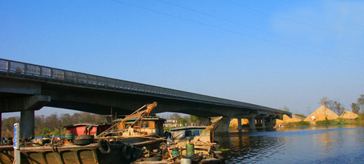 臨渦村境內的渦河大橋