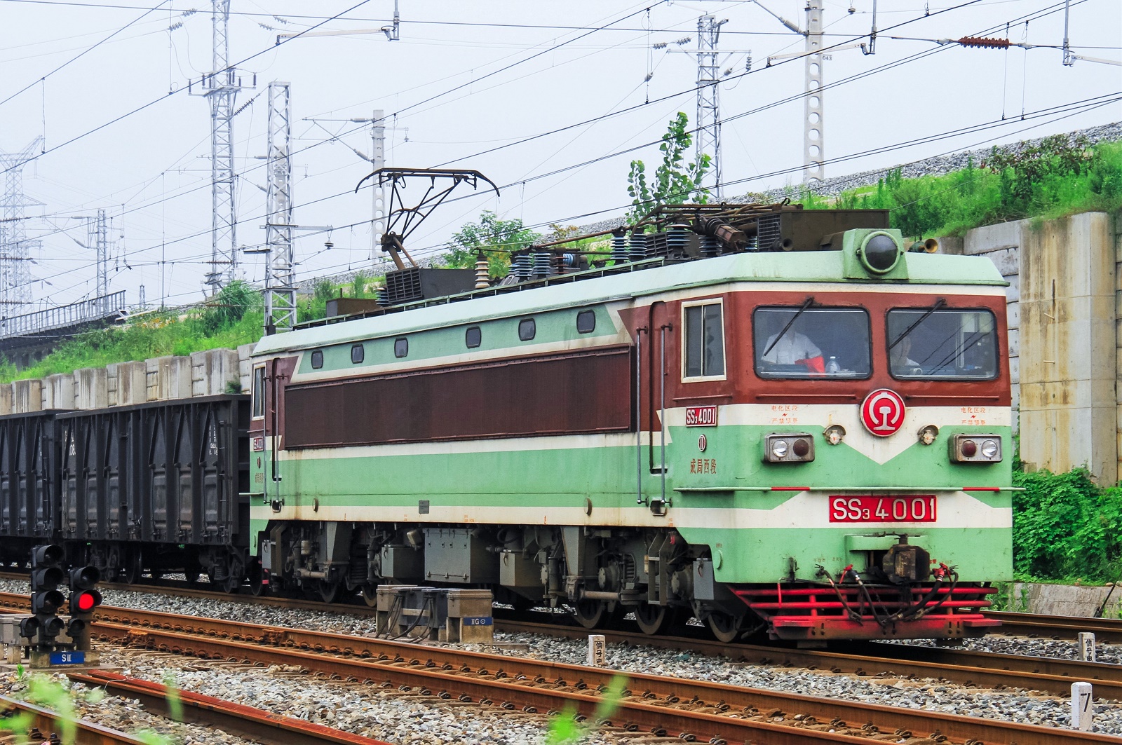 韶山3型電力機車(SS3)