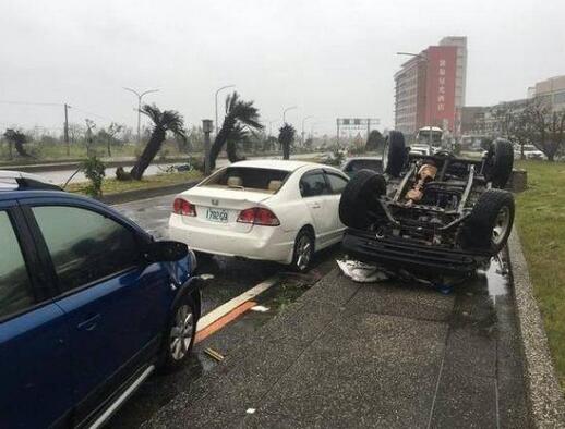 台東一處汽車被掀翻