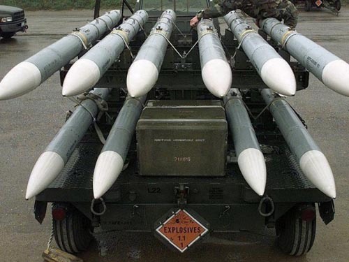 AIM-120中程空對空飛彈