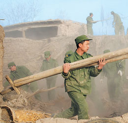 官兵緊急搶險