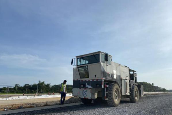 路面共振破碎機(路面振動破碎機)