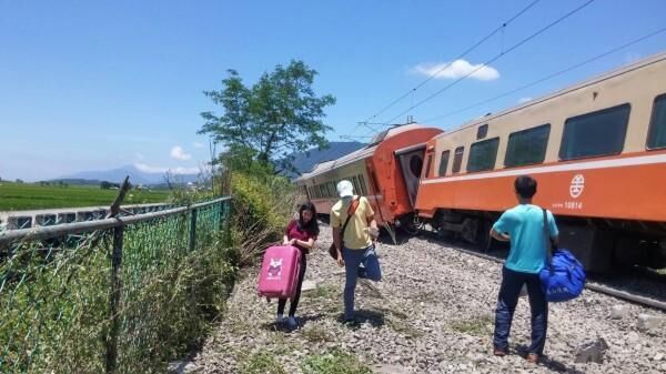 6·4台灣列車出軌事故