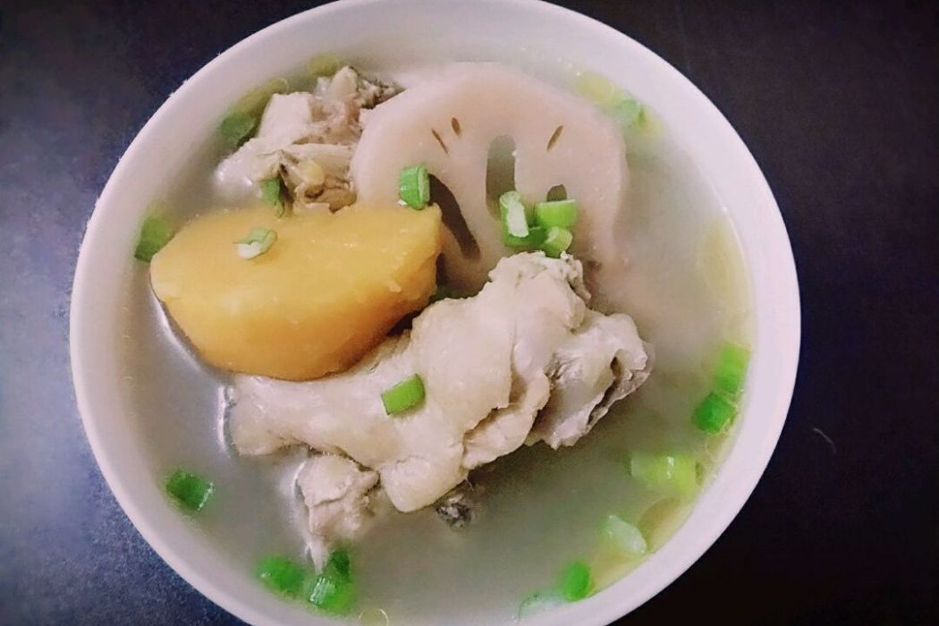 蓮藕鹹肉草雞湯