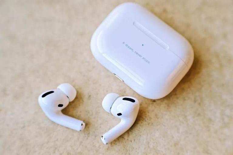 AirPods Pro(蘋果公司於2019年10月28日發布的無線耳機)