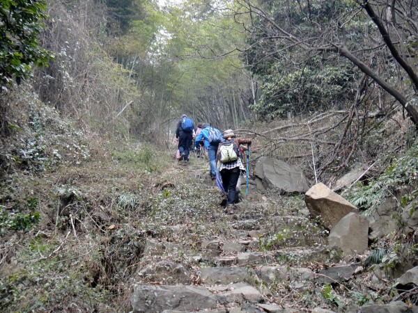 陡峭的九洞嶺古道