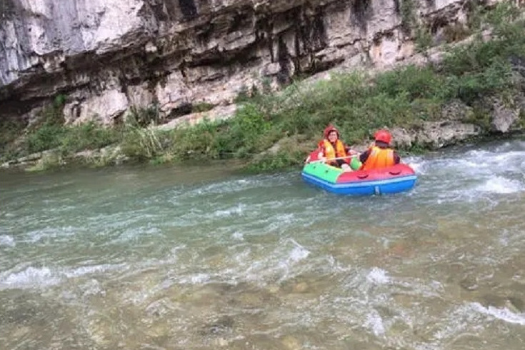 點軍區青龍峽漂流旅遊區