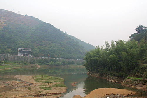 楓樹灣村(湖北省黃岡市羅田縣大河岸鎮楓樹灣村)