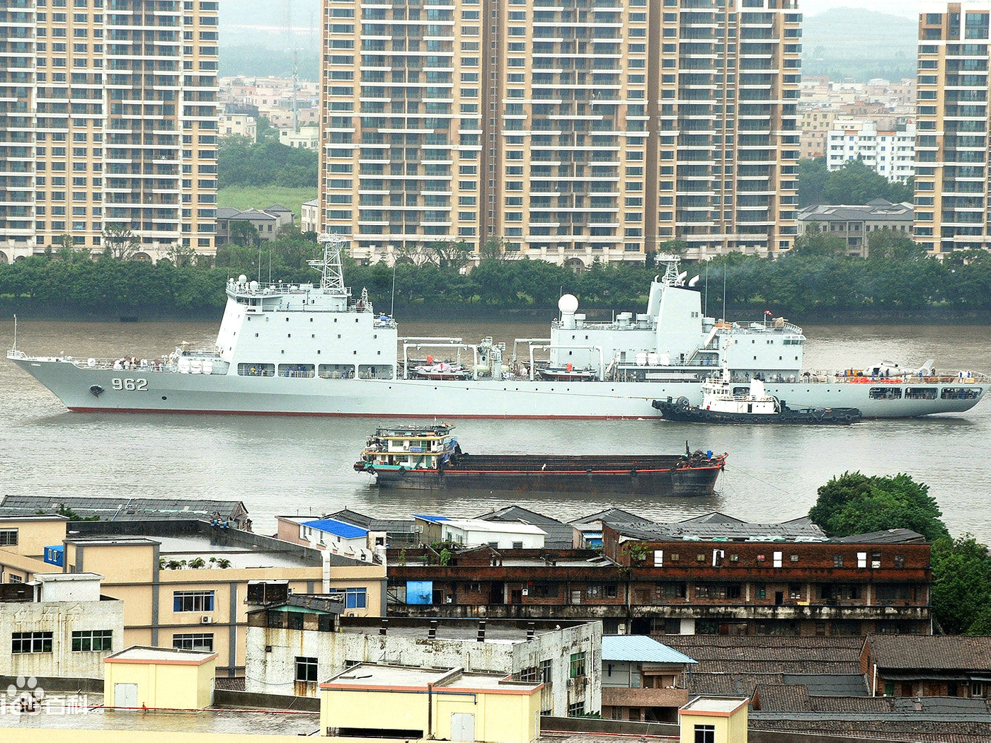 瀘沽湖號補給艦