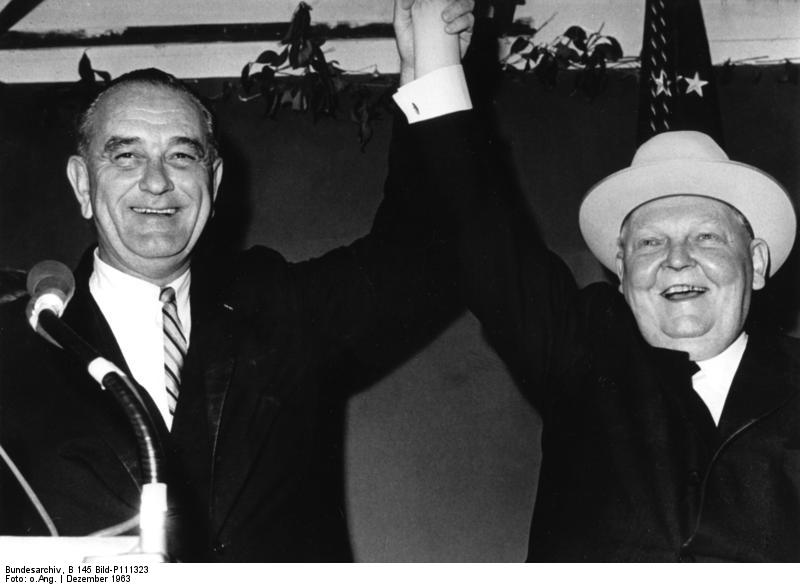 1963年艾哈德（右）與美國總統詹森