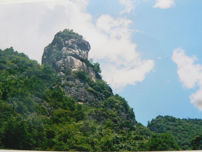 獅子崖(內蒙古赤峰市下轄地區)