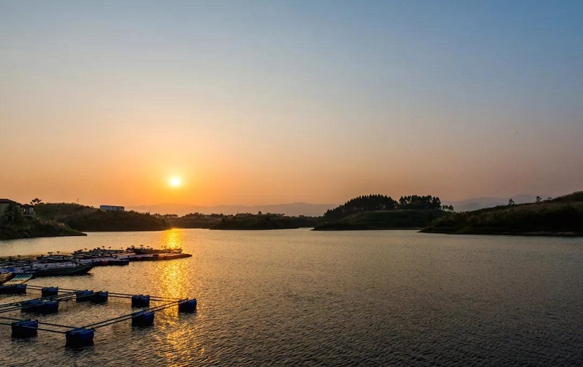 羅山湖水上民族風情島