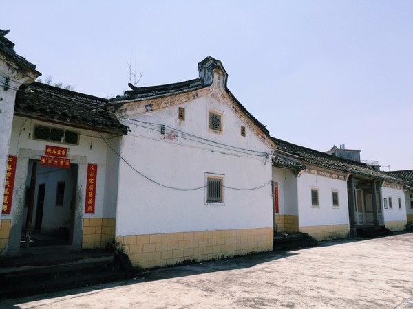 鳳嶺村(廣東坡頭區官渡鎮下轄村)