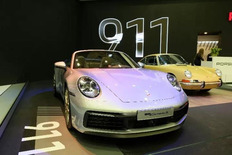 保時捷911 carrera 4 AT