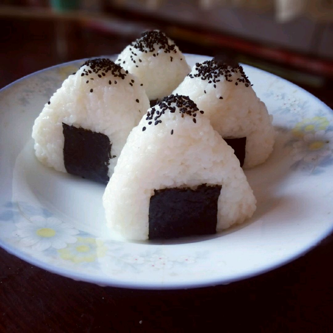 日式肉鬆飯糰