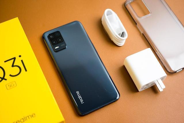 realme Q3i