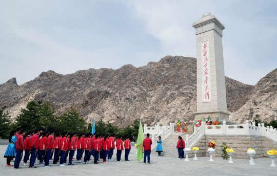 土默特左旗青山烈士陵園