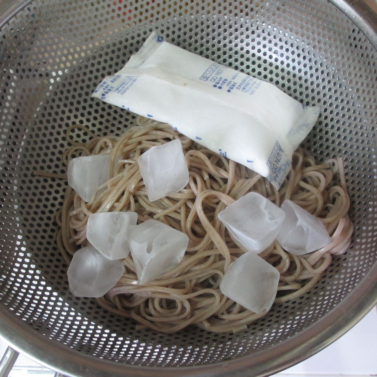 明蝦涼麵