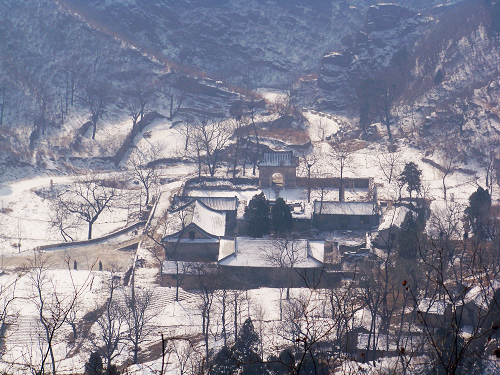 谷積山