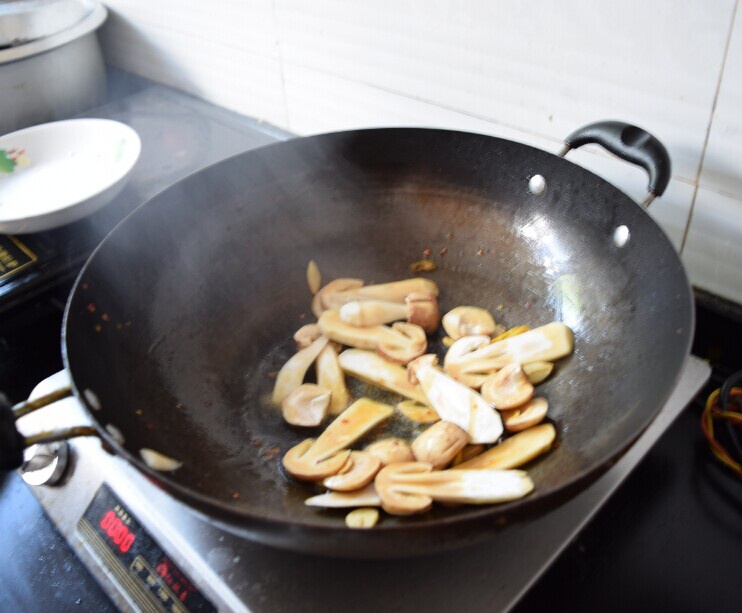 臘腸松茸炒飯