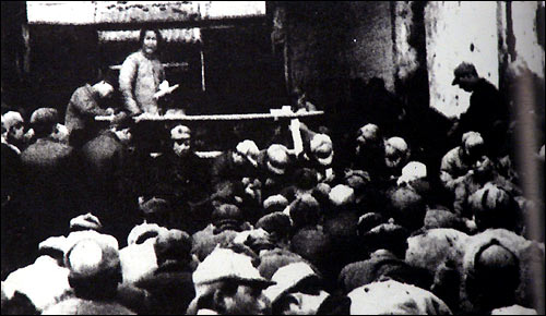 毛澤東在瓦窯堡會議上作報告