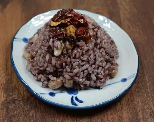 生炒黑米飯